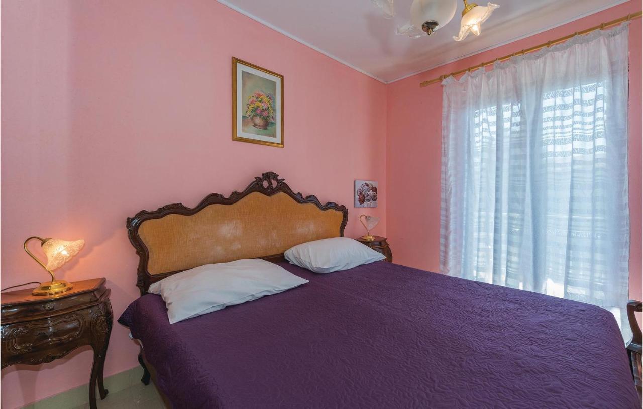 2 Bedroom Amazing Apartment In Rogoznica Exteriér fotografie