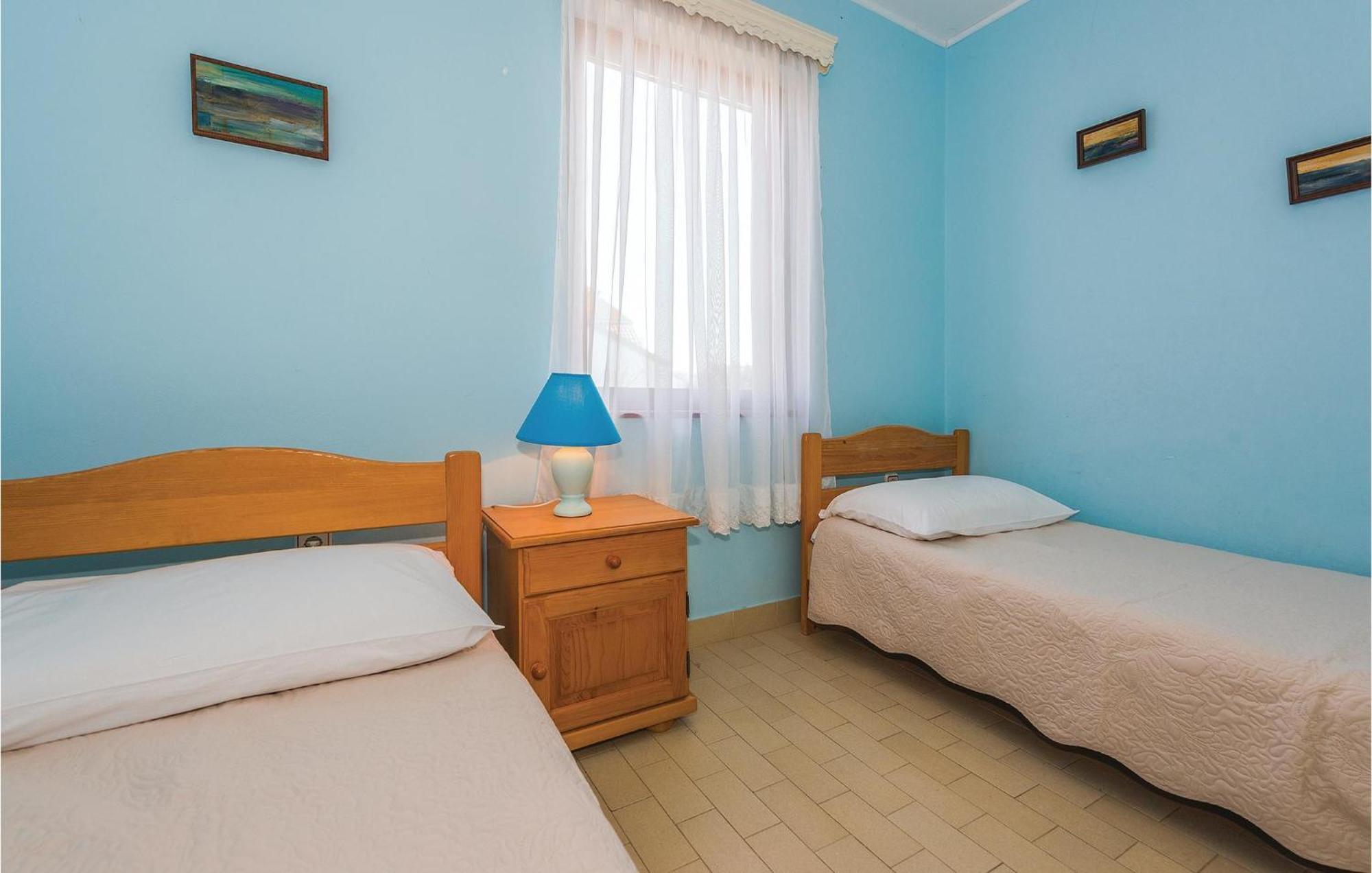 2 Bedroom Amazing Apartment In Rogoznica Exteriér fotografie