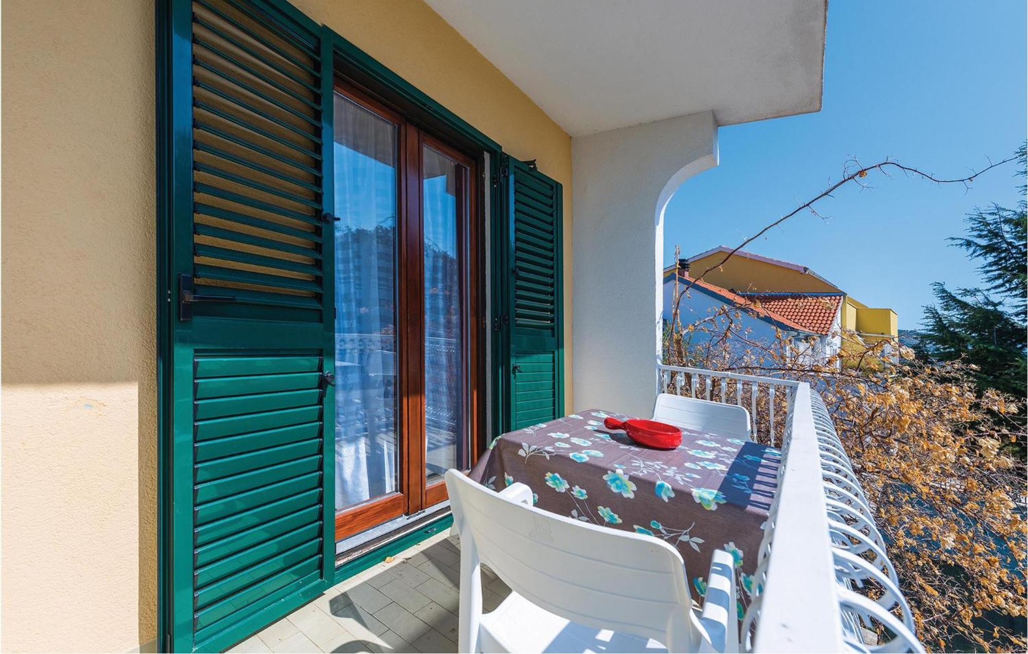 2 Bedroom Amazing Apartment In Rogoznica Exteriér fotografie
